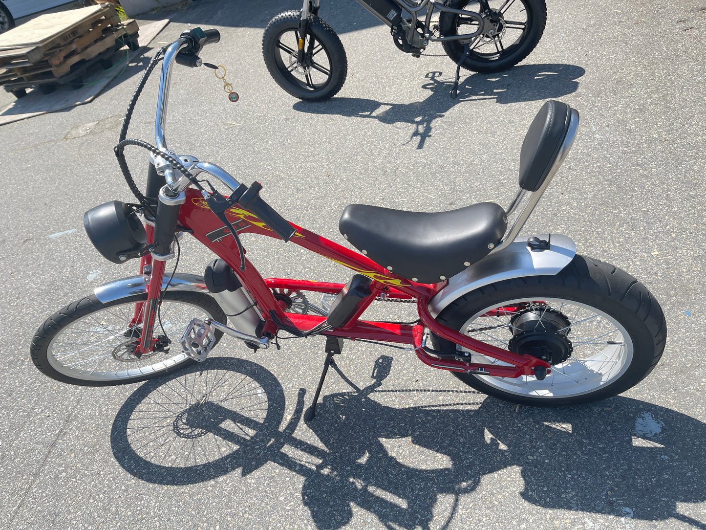 Brand new retro-style electric bike makes a stunning debut with its unique American chopper design, -$900