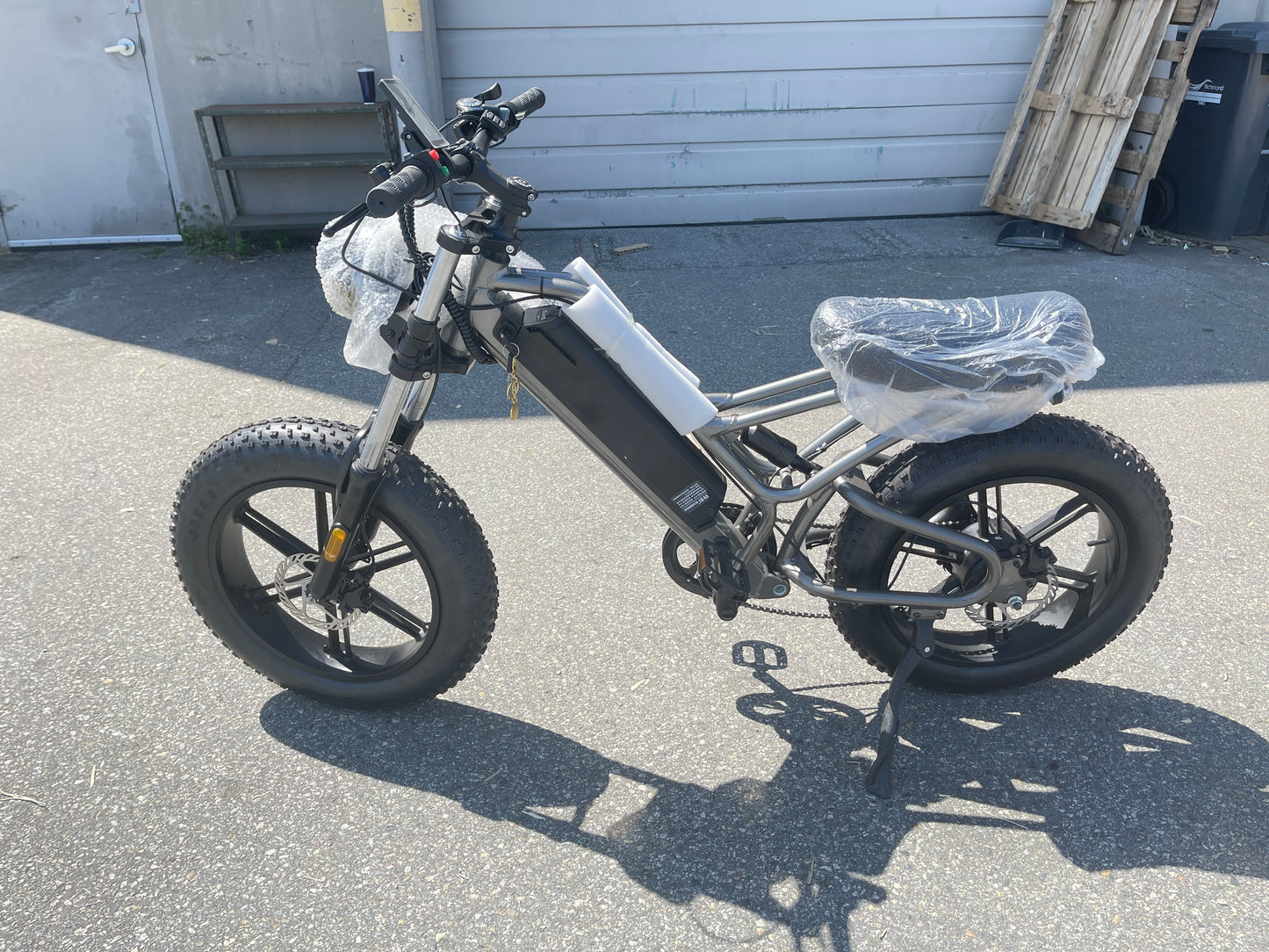 Brand New Electric Assist Mountain E-Bike–20" Off-Road Snow Tire E-Bike, -$1600