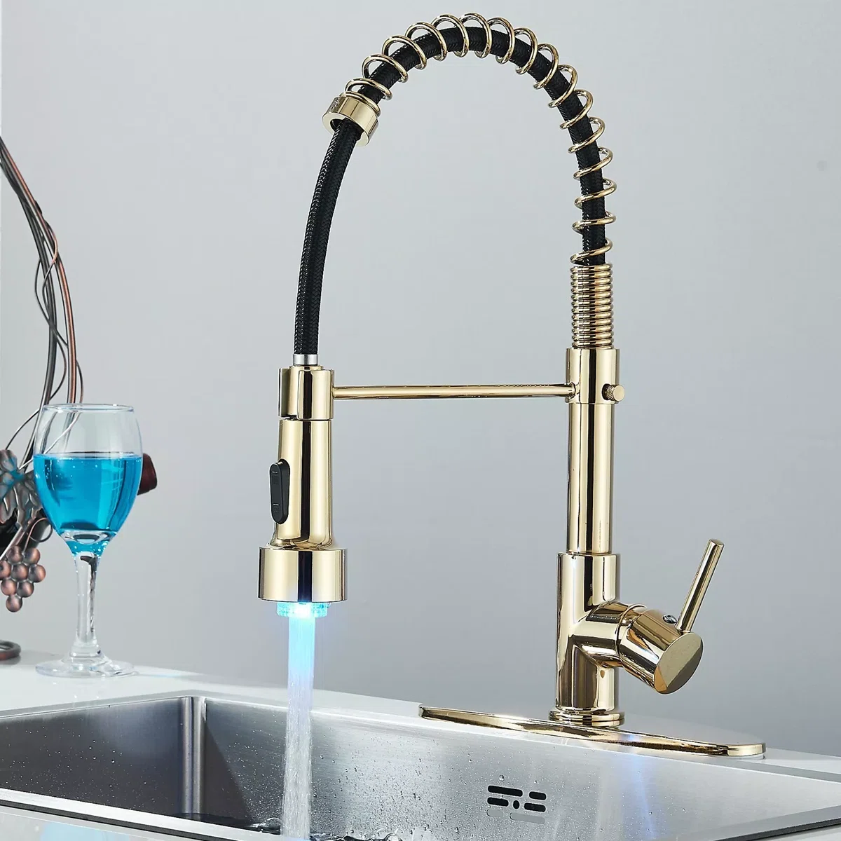 Brand New AlenArtWater Pull Down Kitchen Faucet,Finish Gold,-$65