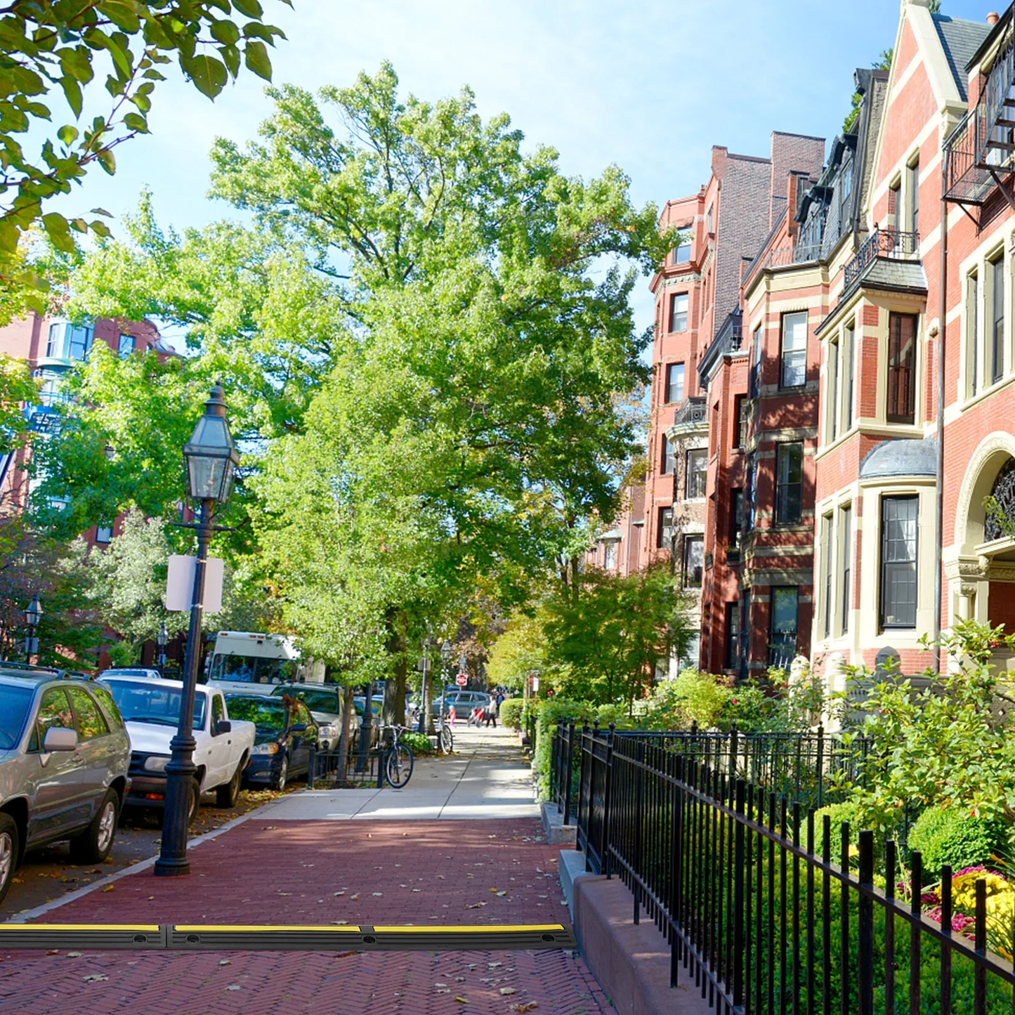 VEVOR 3.28 ft Cable Protector Ramp, 4 Pack of 1 Channel, 18000 lbs/axle Capacity Heavy Duty Rubber Speed Bumps