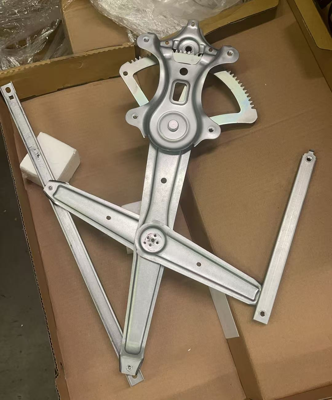 BNIB-Front Left Power Window Regulator (No Motor) for 1999-2012 Ford F-250 F-350 F-450 F-550 Super Duty